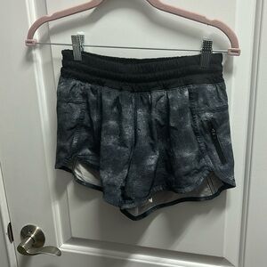 Lululemon athletic hotty hot shorts patterned black 2.5 inch